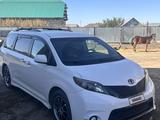 Toyota Sienna 2015 годаүшін7 900 000 тг. в Актобе