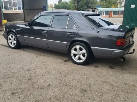 Mercedes-Benz E 200 1992 года за 1 650 000 тг. в Шымкент – фото 4