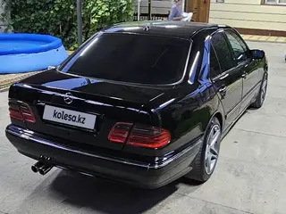 Mercedes-Benz E 320