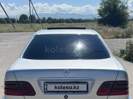 Mercedes-Benz E 320 1998 года за 3 500 000 тг. в Талдыкорган – фото 3