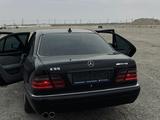 Mercedes-Benz E 320 1998 года за 2 300 000 тг. в Тараз – фото 2