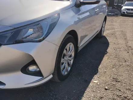 Hyundai Accent 2020 года за 5 700 000 тг. в Караганда – фото 2
