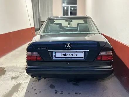 Mercedes-Benz E 220 1994 года за 3 200 000 тг. в Шымкент – фото 3