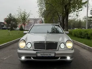 Mercedes-Benz E 320