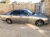 Mercedes-Benz E 230 1995 года за 2 200 000 тг. в Актау – фото 2