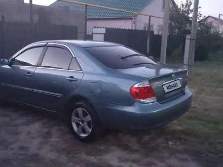 Toyota Camry 2003 года за 4 500 000 тг. в Уральск – фото 2