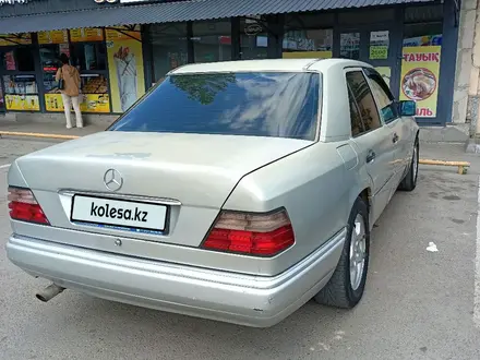 Mercedes-Benz E 220 1993 года за 1 700 000 тг. в Тараз – фото 11