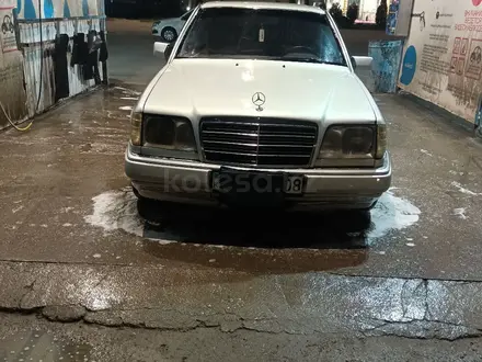 Mercedes-Benz E 220 1993 года за 1 700 000 тг. в Тараз