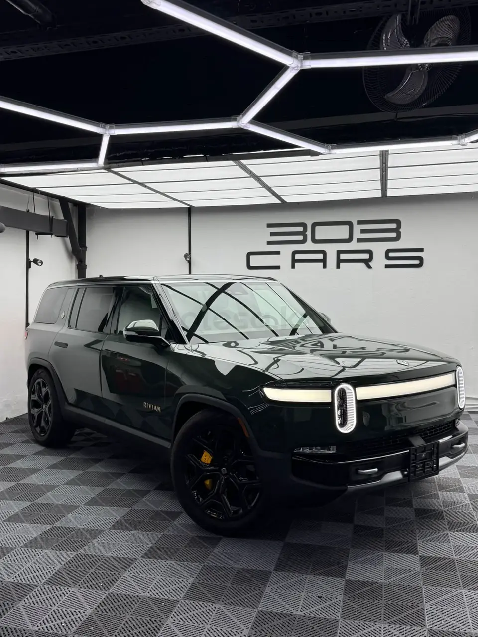 rivian r1s, 2023