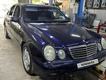 Mercedes-Benz E 280 1999 года за 3 850 000 тг. в Алматы