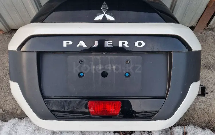 Чехол запасного колеса на Mitsubishi Pajero 2015г за 120 000 тг. в Алматы