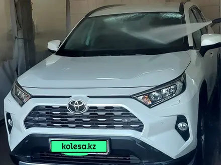 Toyota RAV4 2021 года за 15 300 000 тг. в Астана – фото 2