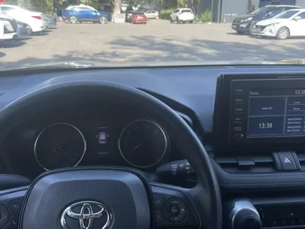 Toyota RAV4 2019 года за 13 100 000 тг. в Алматы – фото 12