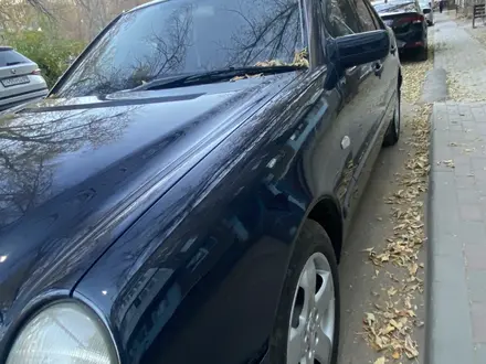 Mercedes-Benz E 240 1998 года за 3 045 000 тг. в Караганда – фото 12