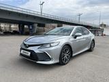 Toyota Camry 2021 года за 14 500 000 тг. в Астана