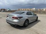 Toyota Camry 2021 года за 14 500 000 тг. в Астана – фото 4