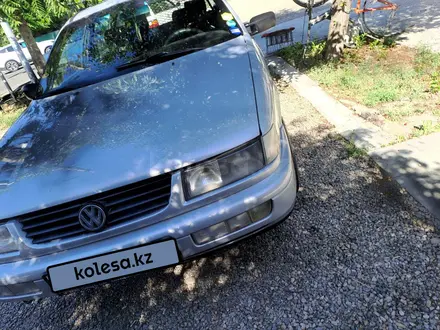 Volkswagen Passat 1996 года за 1 500 000 тг. в Тараз – фото 5