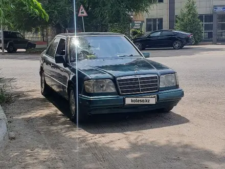 Mercedes-Benz E 230 1992 года за 1 850 000 тг. в Алматы