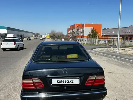 Mercedes-Benz E 320 2000 года за 4 100 000 тг. в Алматы – фото 8