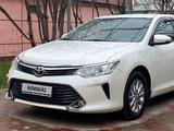 Toyota Camry 2015 года за 11 800 000 тг. в Туркестан – фото 2