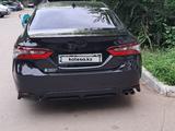 Toyota Camry 2021 года за 12 400 000 тг. в Уральск – фото 3