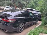Toyota Camry 2021 года за 12 400 000 тг. в Уральск – фото 4