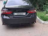 Toyota Camry 2021 года за 12 400 000 тг. в Уральск – фото 5