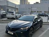 Toyota Camry 2018 года за 6 700 000 тг. в Атырау – фото 2