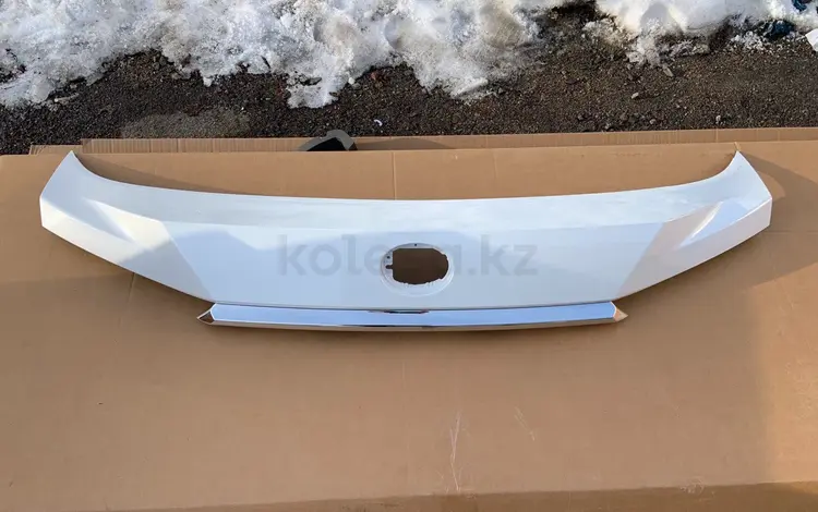 Задняя накладка на крышку багажника LEXUS RX за 95 000 тг. в Алматы