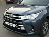 Toyota Highlander 2019 года за 17 000 000 тг. в Алматы