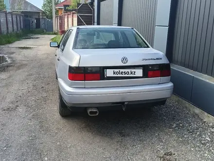 Volkswagen Vento 1993 года за 1 900 000 тг. в Алматы – фото 2