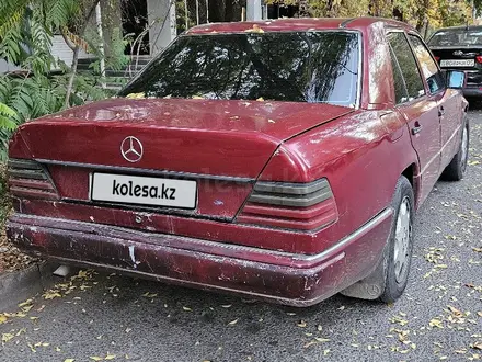 Mercedes-Benz E 230 1992 года за 550 000 тг. в Талдыкорган – фото 2