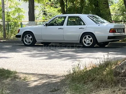 Mercedes-Benz E 220 1988 года за 5 500 000 тг. в Шымкент – фото 19