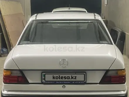 Mercedes-Benz E 220 1988 года за 5 500 000 тг. в Шымкент – фото 26