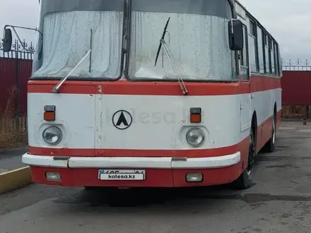 ЛАЗ  695 1992 года за 5 000 000 тг. в Актобе – фото 4