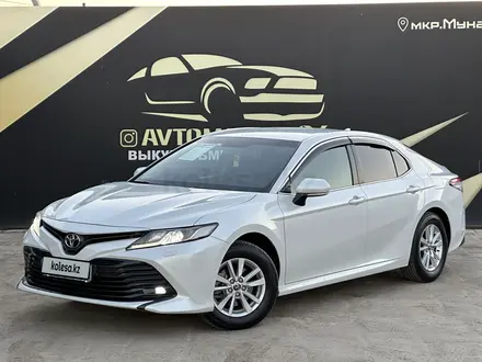 Toyota Camry 2020 года за 13 900 000 тг. в Атырау