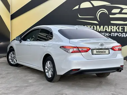 Toyota Camry 2020 года за 13 900 000 тг. в Атырау – фото 4