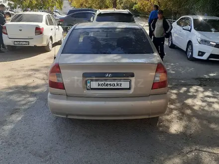 Hyundai Accent 2005 года за 2 000 000 тг. в Актобе – фото 2