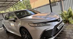 Toyota Camry 2023 года за 17 200 000 тг. в Уральск