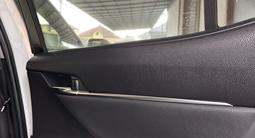 Toyota Camry 2023 года за 17 200 000 тг. в Уральск – фото 5