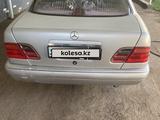 Mercedes-Benz E 280 1997 года за 2 000 000 тг. в Приозерск – фото 4