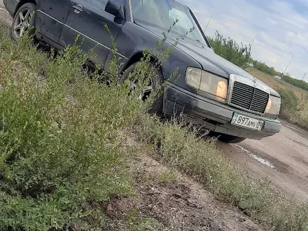 Mercedes-Benz E 260 1990 года за 700 000 тг. в Караганда – фото 2