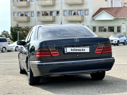 Mercedes-Benz E 320 1999 года за 4 500 000 тг. в Актау – фото 10