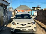 Toyota RAV4 2017 года за 12 800 000 тг. в Павлодар – фото 2