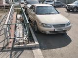 Toyota Camry 1998 годаfor3 100 000 тг. в Алматы – фото 2