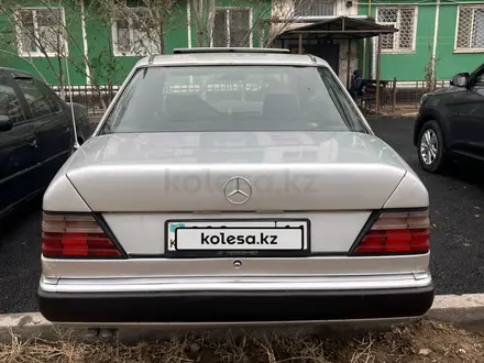 Mercedes-Benz E 320 1993 года за 2 100 000 тг. в Кызылорда – фото 3