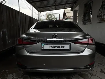 Lexus ES 250 2023 года за 23 000 000 тг. в Алматы – фото 4