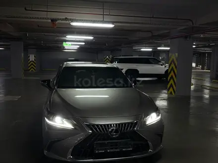 Lexus ES 250 2023 года за 23 000 000 тг. в Алматы – фото 10