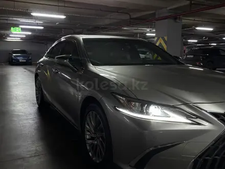 Lexus ES 250 2023 года за 23 000 000 тг. в Алматы – фото 11