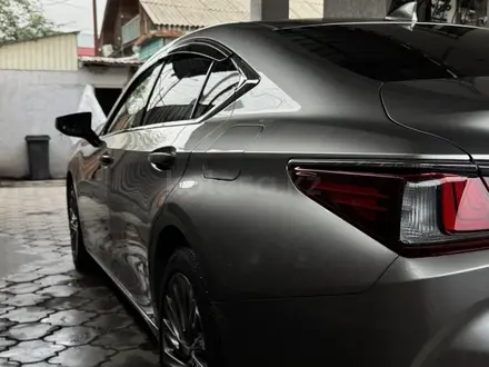Lexus ES 250 2023 года за 23 000 000 тг. в Алматы – фото 8